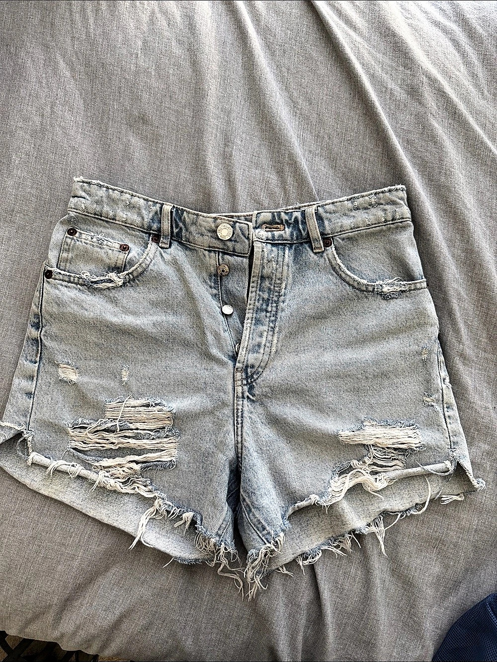Zara Distressed Denim Jean Shorts in Blue Size Medium